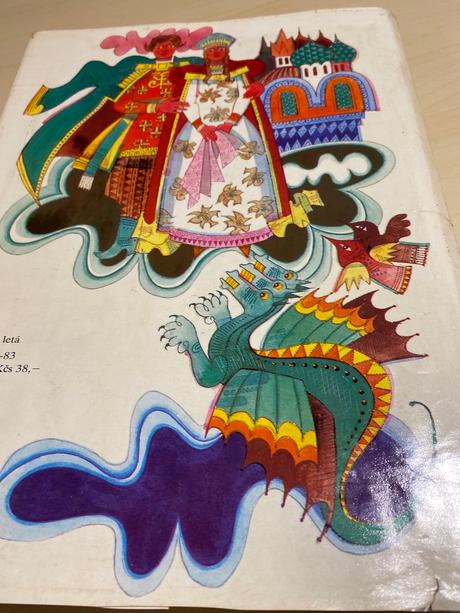 Krásna stará retro kniha krása nevídaná,