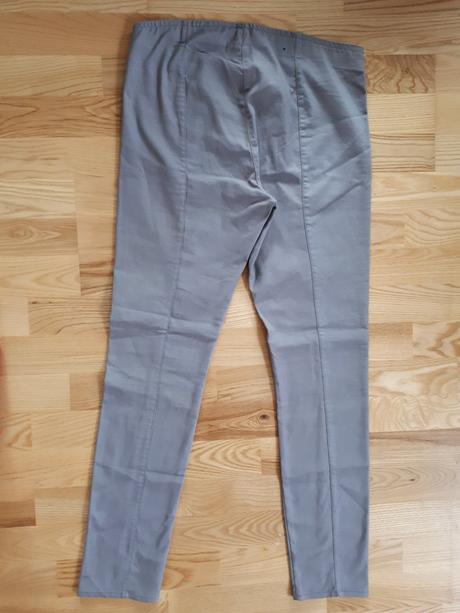 Sivé nohavice, takko,l