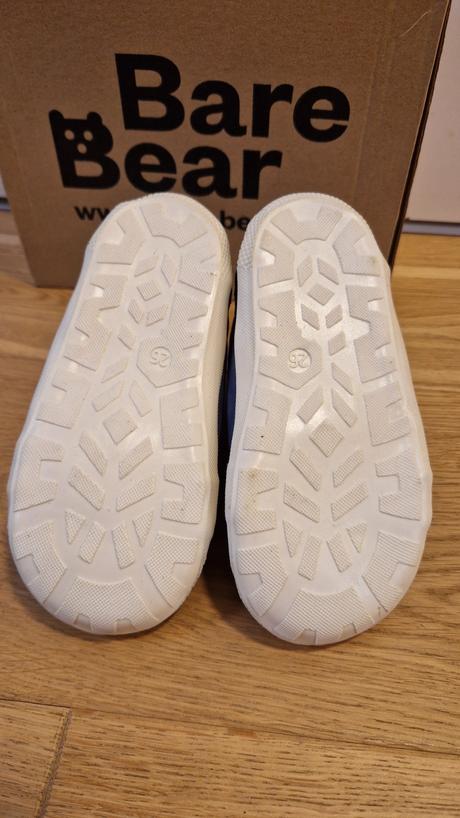 Barefoot nove bare bear v.26, 26