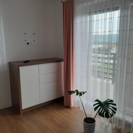 Závesy ružové, zamatové, 