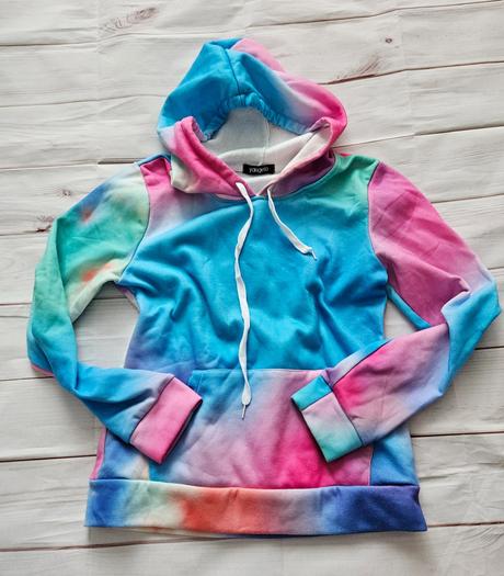 Pekná farebná mikina, s