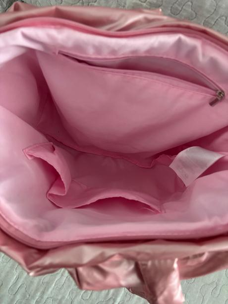 Velká ružová kabelka, 