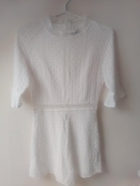 Dámske krajkové šaty, s