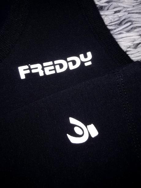 Freddy tielko na cvičenie, s