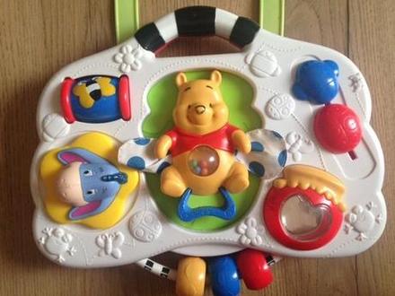 Závasená hračka macko pooh,