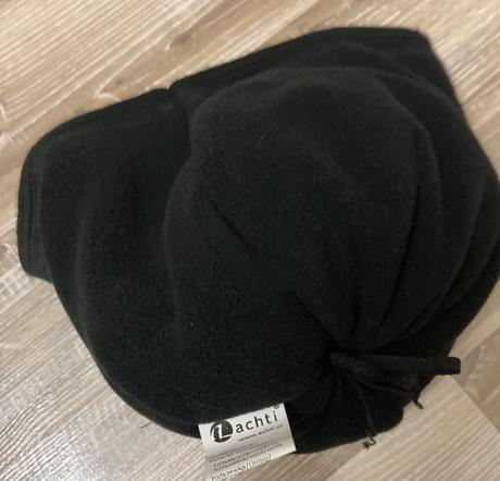 Dámska zimná čiapka s brmbolcom, 