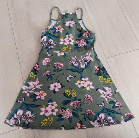 Predám pekné dievčenské šaty, h&m,134