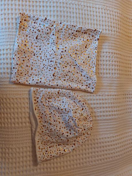 Čiapka a nakrcnik, 54