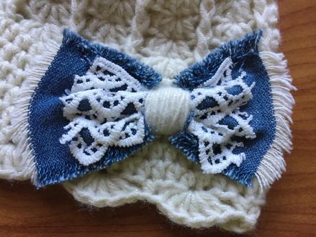 Čiapka s mašľou z rifloviny a čipky, 68