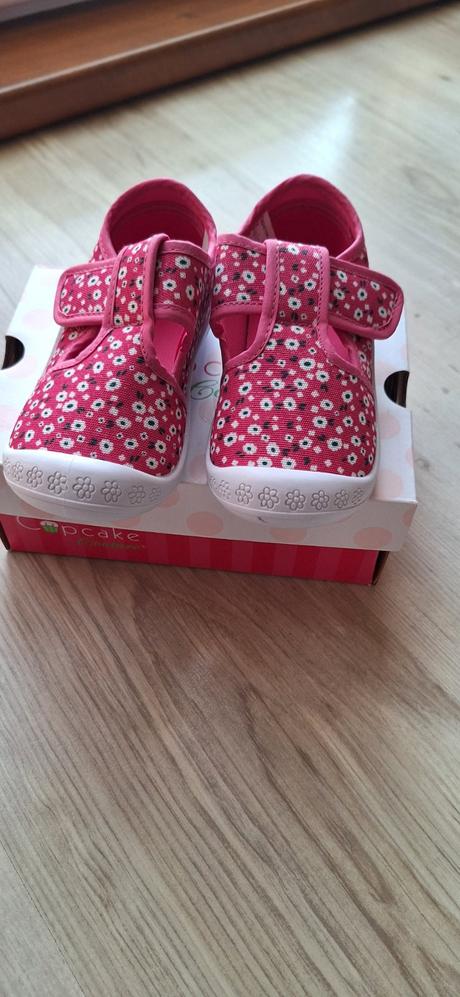 Dievčenské plátenky, 24