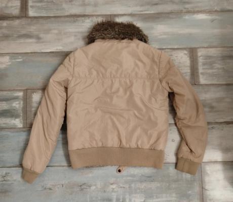 Béžová zateplená bomber bunda s kožušinkovým golie, xl