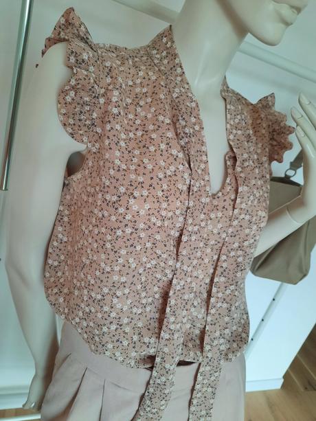 Blúzka s volánikmi, m