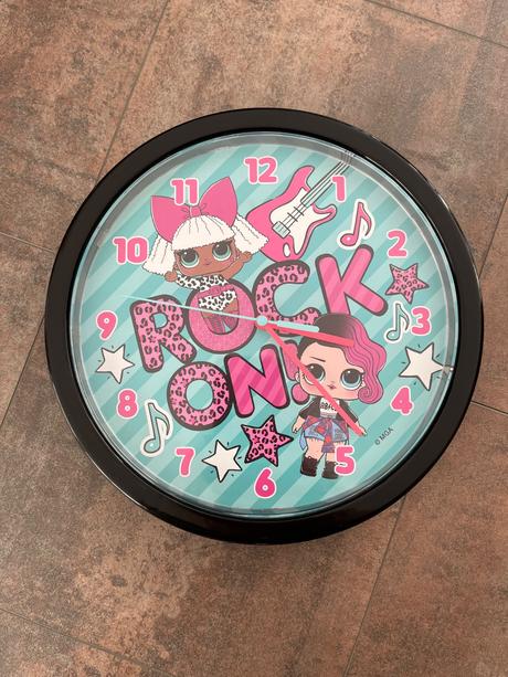 Nastenne hodiny lol, 