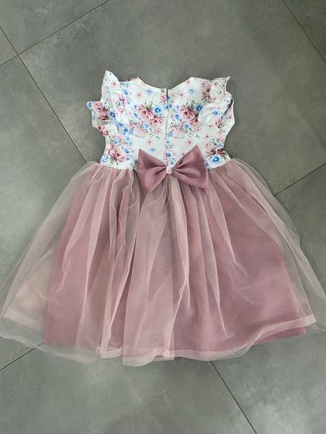 Spoločenské šaty, 122