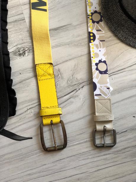 Rôzne opasky klobúky, 