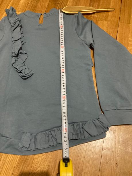 Mikina s volanikmi, 152