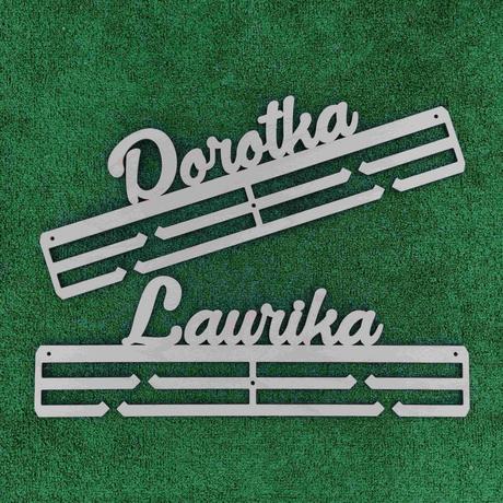 Vešiak na medaily s menom, 