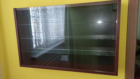 Presklená vitrína mahagón,