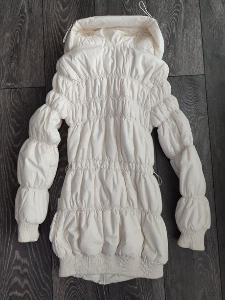 Krémová predĺžená zimná bunda, s