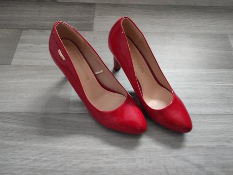 Červené lodičky, 40