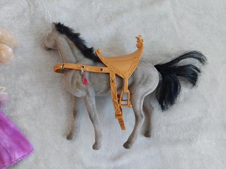 Barbie zlatovláska + koník,