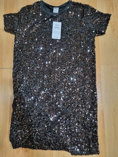 Flitrovane šaty, 158