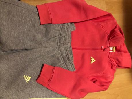 Adidasove supravy a mikiny, 104–116