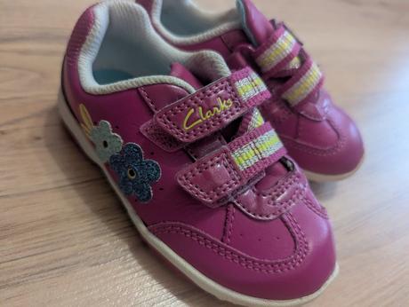 Blikajúce kožené tenisky, clarks,21