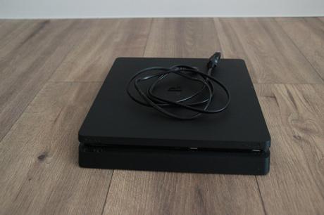 Ps4 slim 500 gb, super stav, málo hraná,