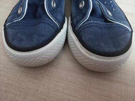 Dievčenské tenisky, 33