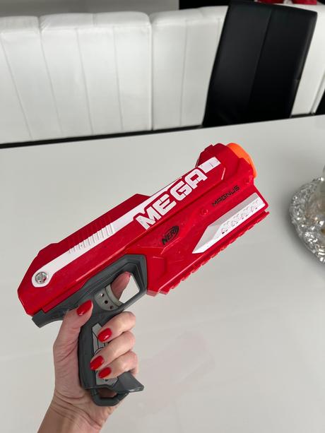 Nerf n-strike elite mega magnus, 