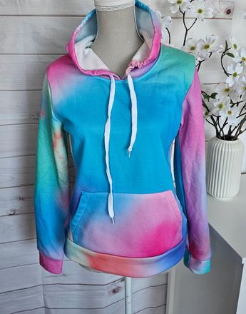 Pekná farebná mikina, s