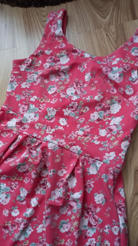 Kvalitné letné šaty, s