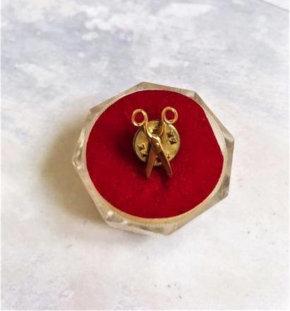 Brošňa pre kaderníčky/nožnice,