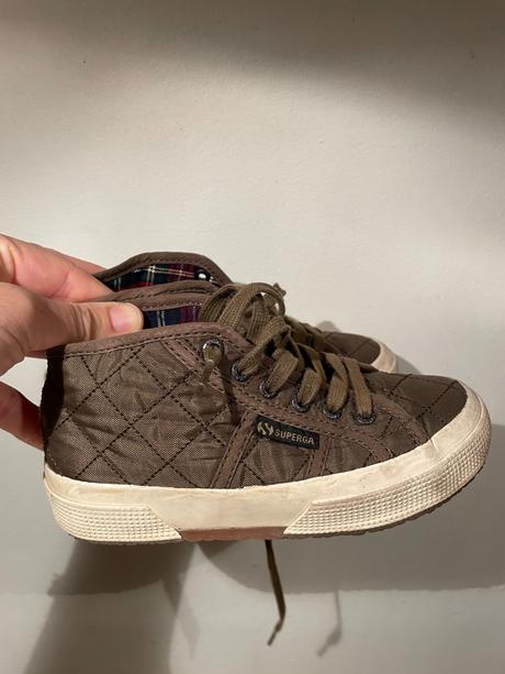 Tenisky supergra, 28