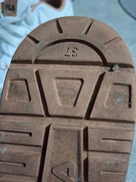Predam botasky, fila,37