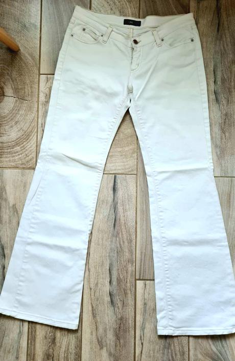 Zvonové džínsy, 38