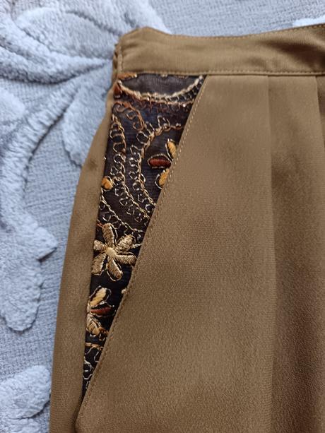 Dámska ľahká sukňa, 39