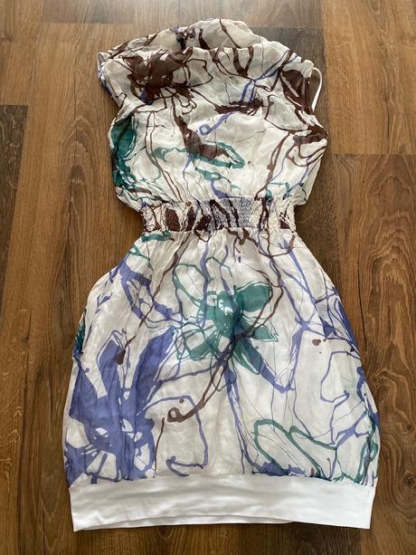 Pekné hodvábne šaty, 