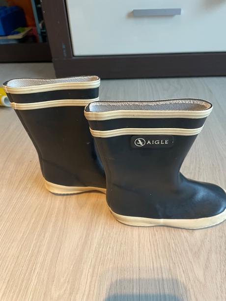 Gumaky, aigle,23