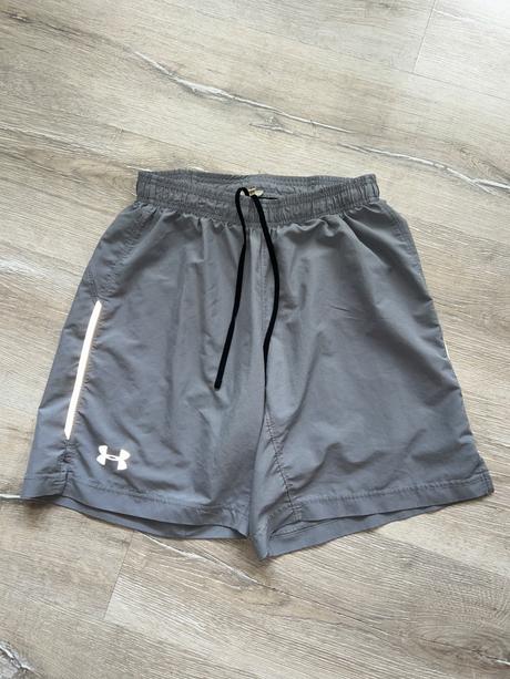 Predám športové kratasy, umbro,152