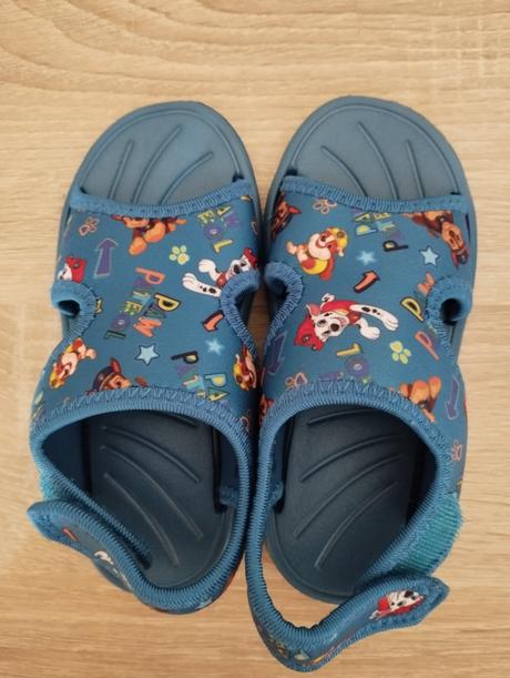 Sandálky/ plážová obuv, 25