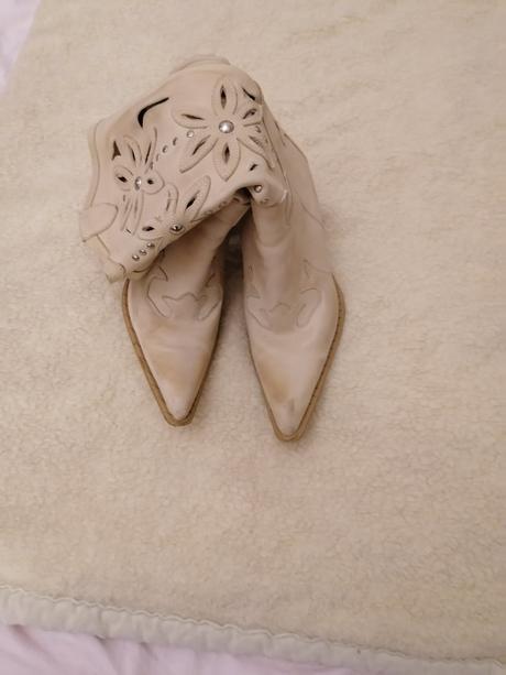 Čižmy už aj s poštou, 38