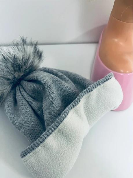 Štýlová zimná čiapka s jelenčekmi a bohatým brmbol, 