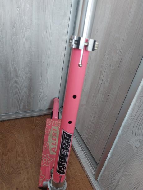 Skladacia kolobežka alert, 