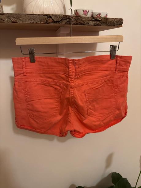 Sortky koralovej farby, stradivarius,42