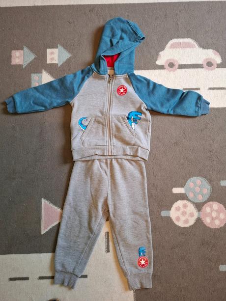 Teplakova súprava, converse,86