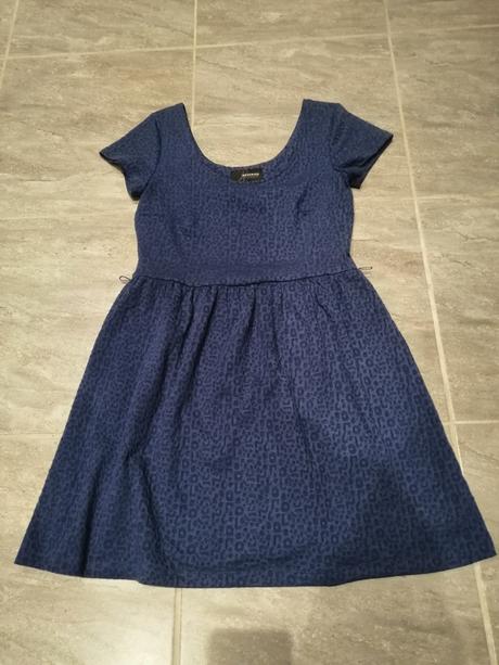 Modré šaty s plastickým vzorom reserved vm, reserved,m