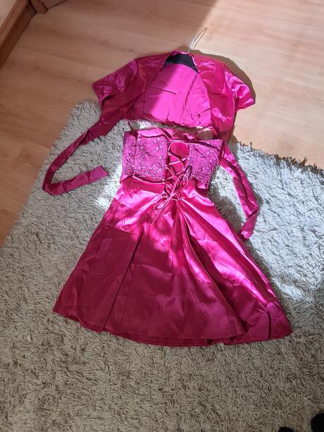 Spoločenské šaty, 38