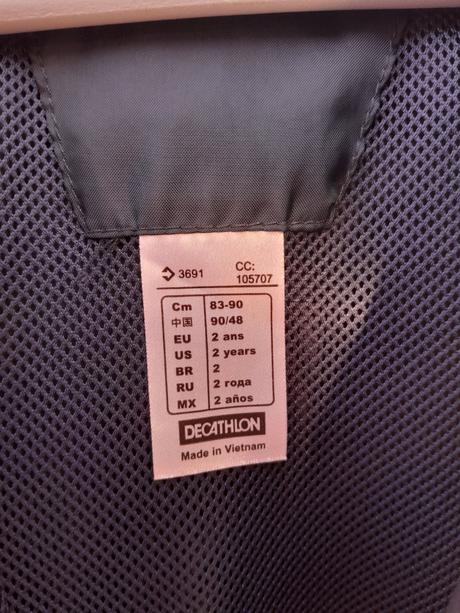 Tmavomodrá vetrovka quechua, quechua,86